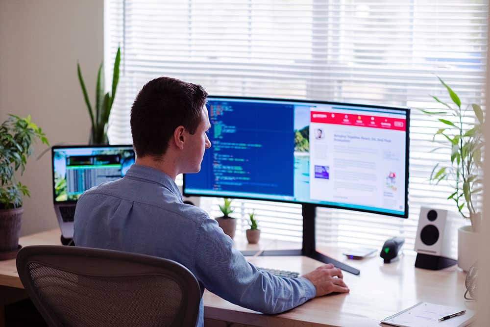 australian working in home office