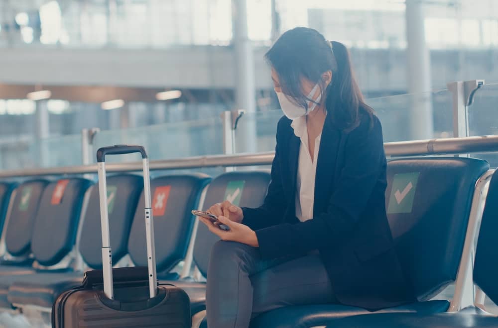 Woman travelling for work during the Covid19 pandemic.